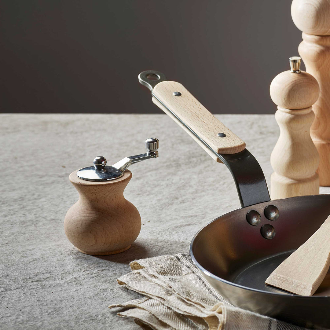 DE BUYER kleine Salzmühle mit Kurbel BOOGIE Holz hell