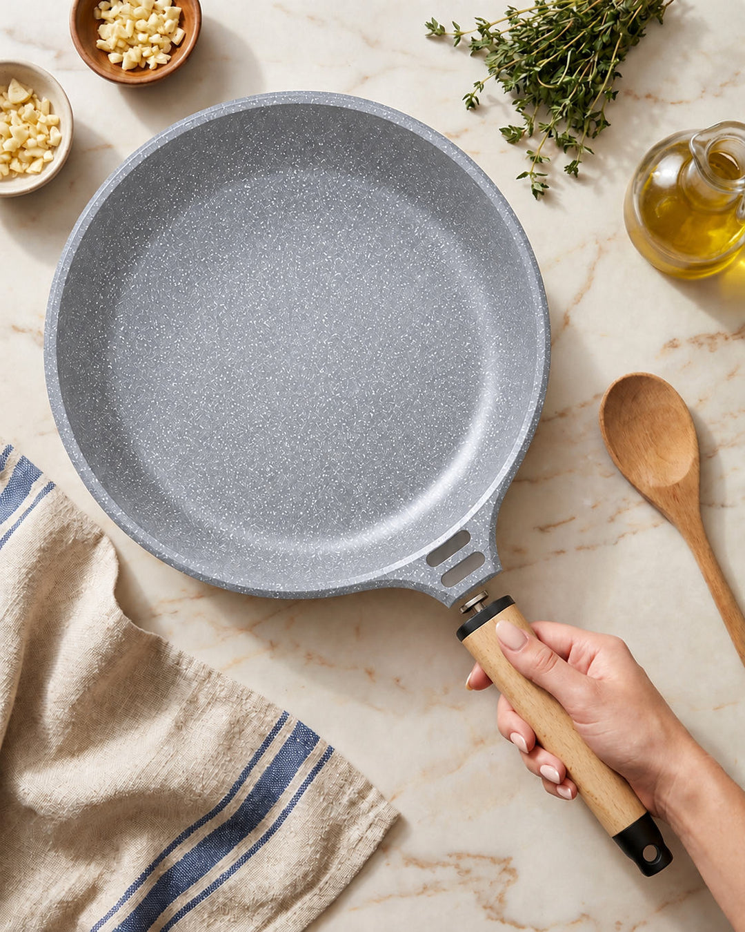 CASTEY Cast Aluminium Frying Pan STONE CERAMIC 28 cm PFAS-Free Removable Wooden Handle Induction