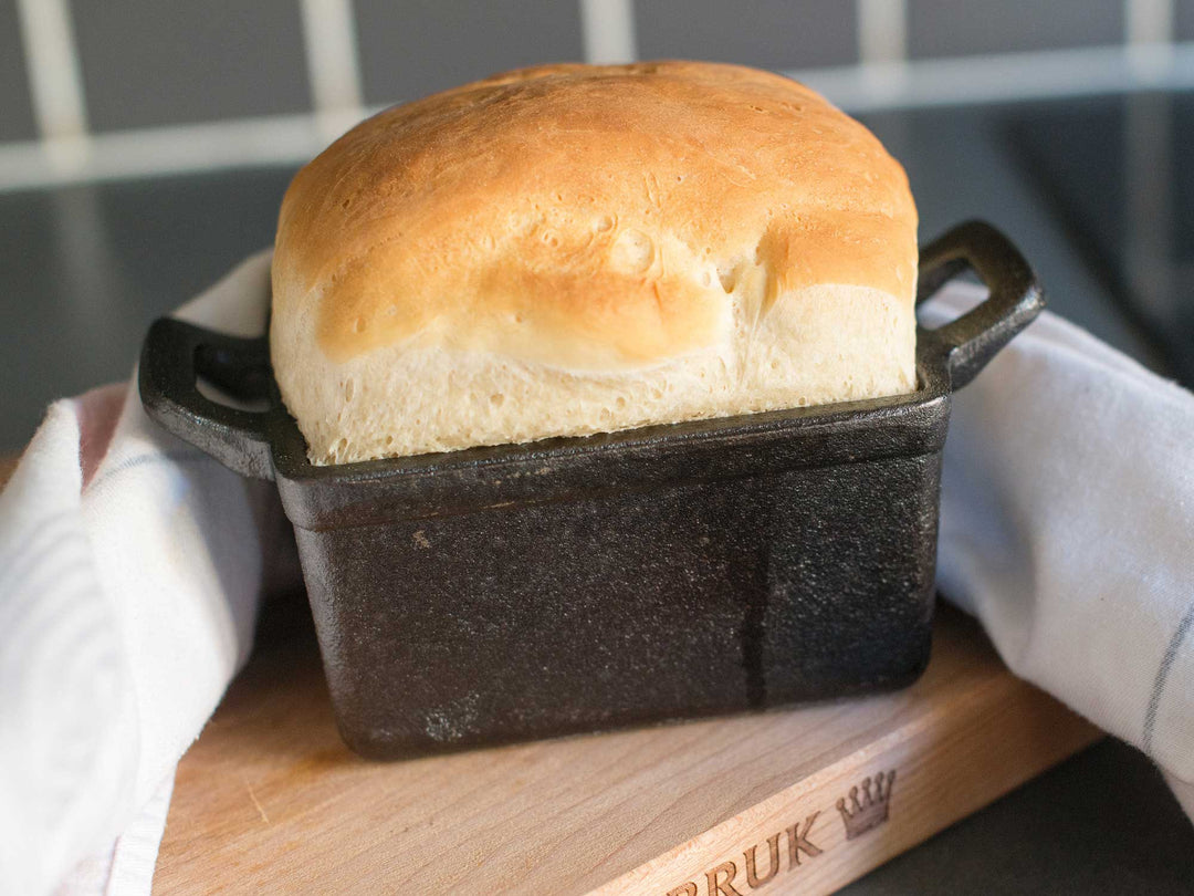 RONNEBY BRUK mini cast iron serving dish with lid RONDO 11x8 cm RECTANGULAR, pre-seasoned